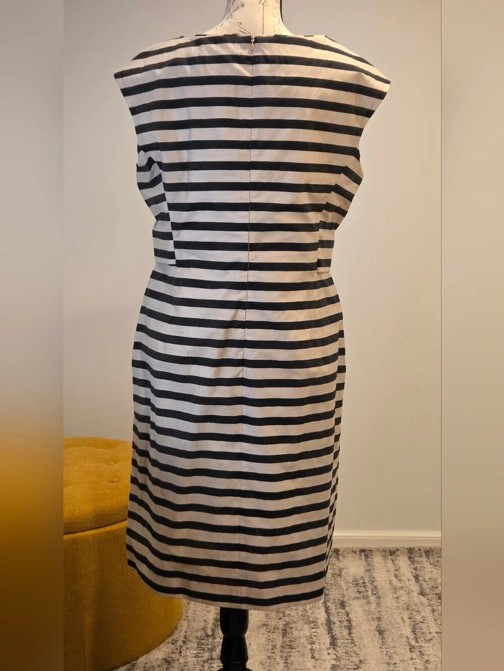 WEEKEND MAXMARA Striped Tie-Neck Sleeveless Dress in Black and White, Size 16 - Picture 4 of 16